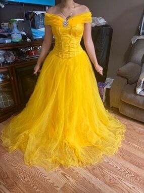 Off-Shoulder Yellow Tulle Ball Gown Dress with Corset Bodice